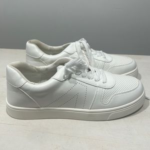 New White Sneakers MIA size 8